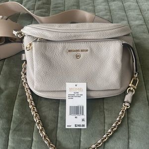Michael Kors Slater sling pack